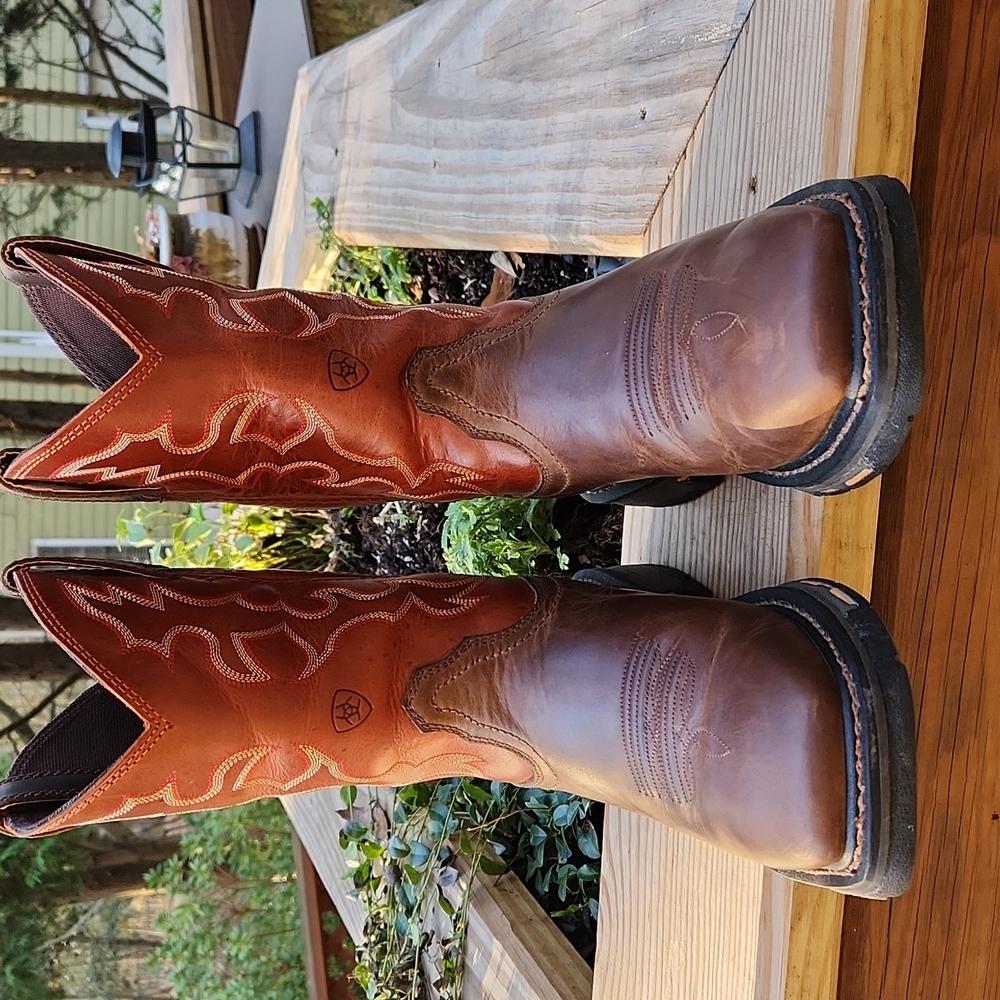 Ariat WorkHog soft toe boots size 7.5 - Picture 3 of 5